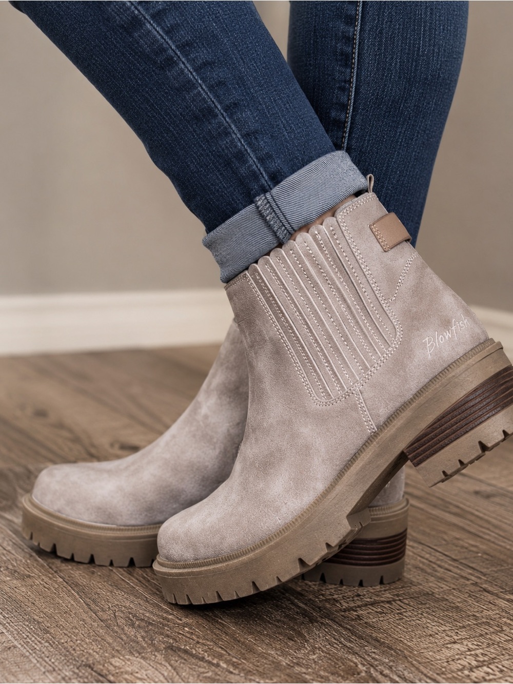 Blowfish Malibu JOY  Lug Ankle Boots- size 9